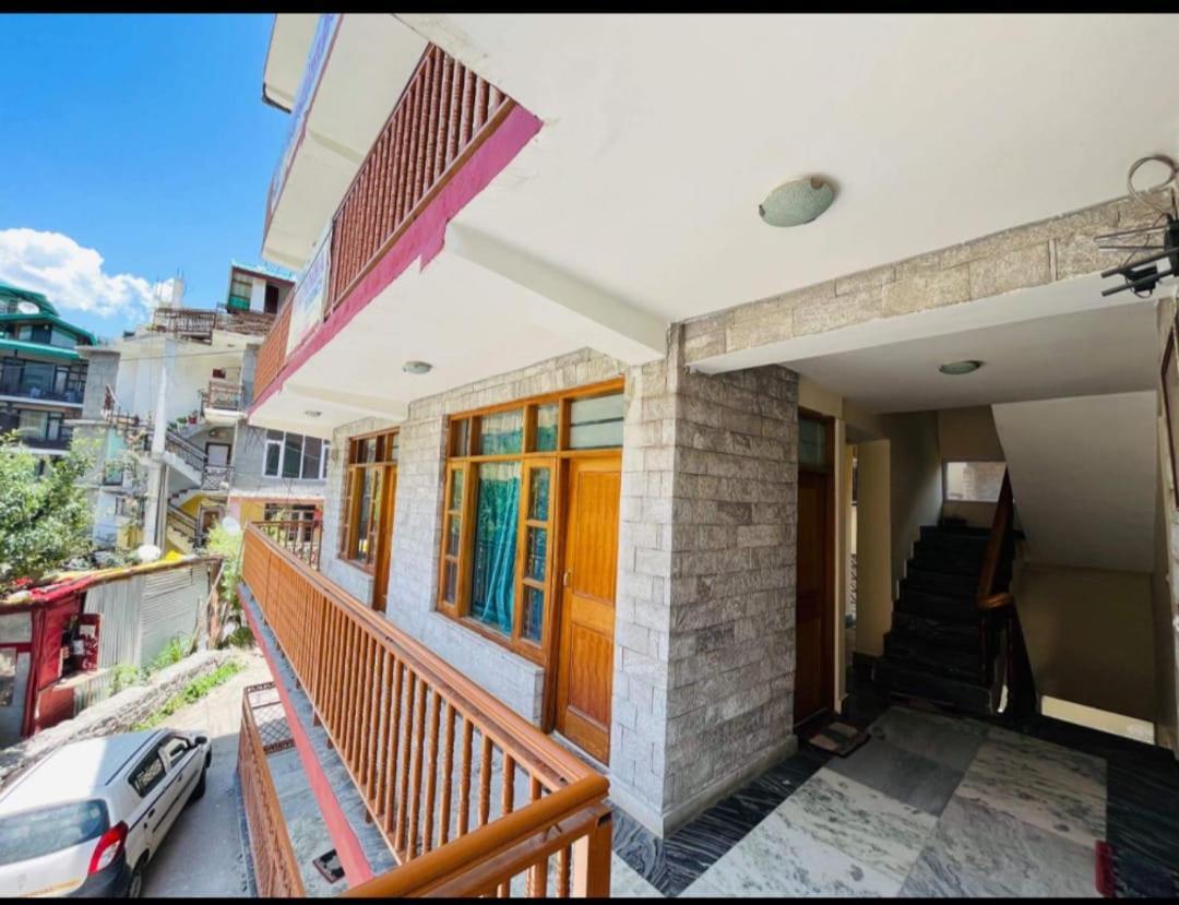 Hotel Hadimba Regency ! Free 4 Wheeler Parking ! Mountain View Rooms ! Near Mall Road Manali Exterior foto