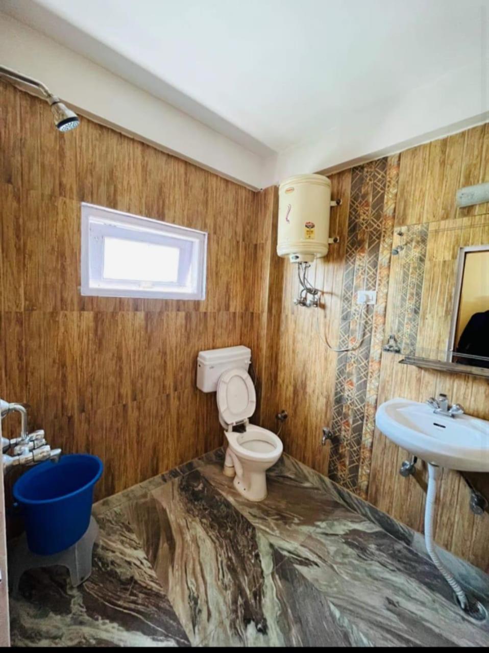 Hotel Hadimba Regency ! Free 4 Wheeler Parking ! Mountain View Rooms ! Near Mall Road Manali Exterior foto