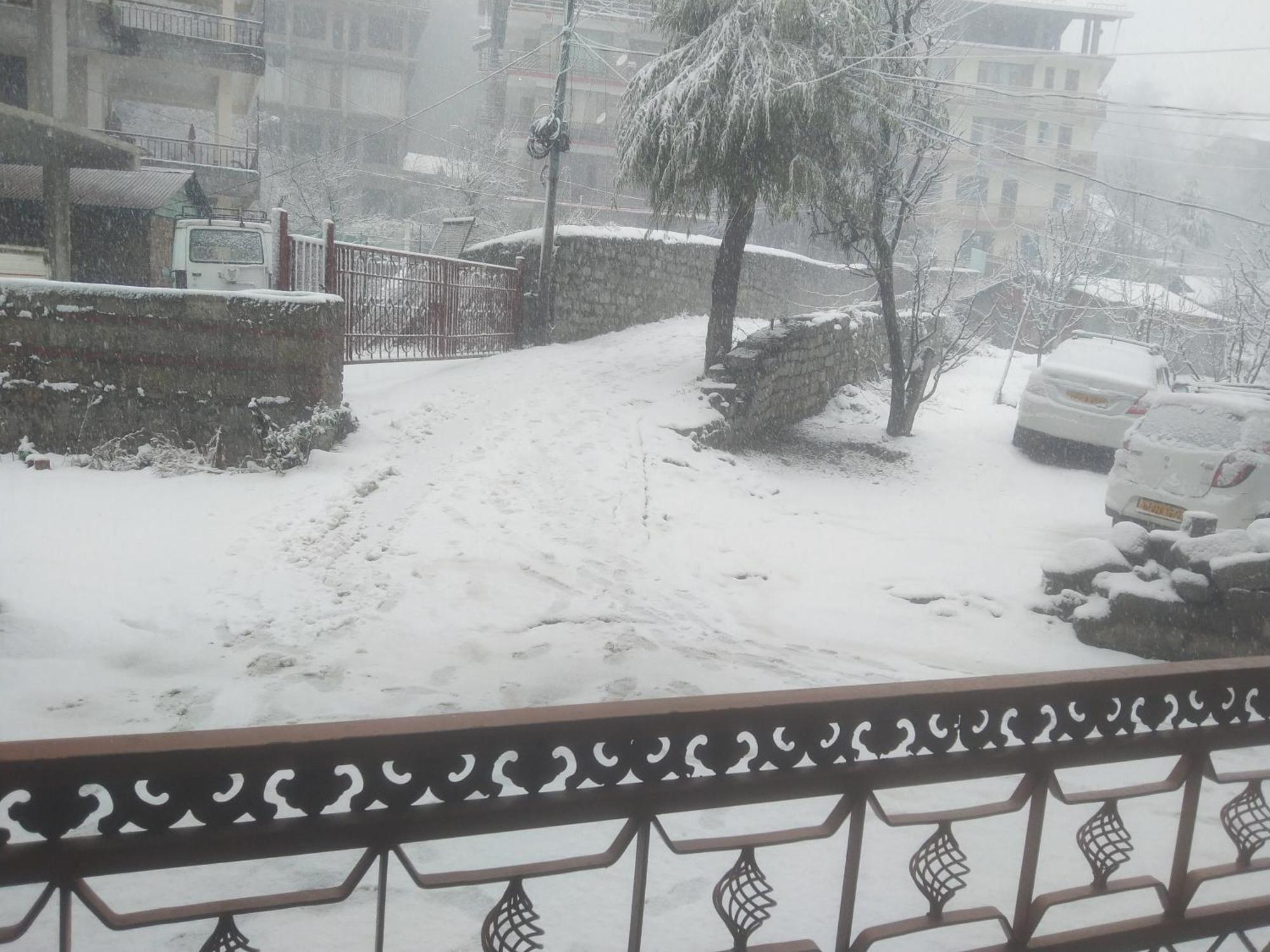 Hotel Hadimba Regency ! Free 4 Wheeler Parking ! Mountain View Rooms ! Near Mall Road Manali Exterior foto