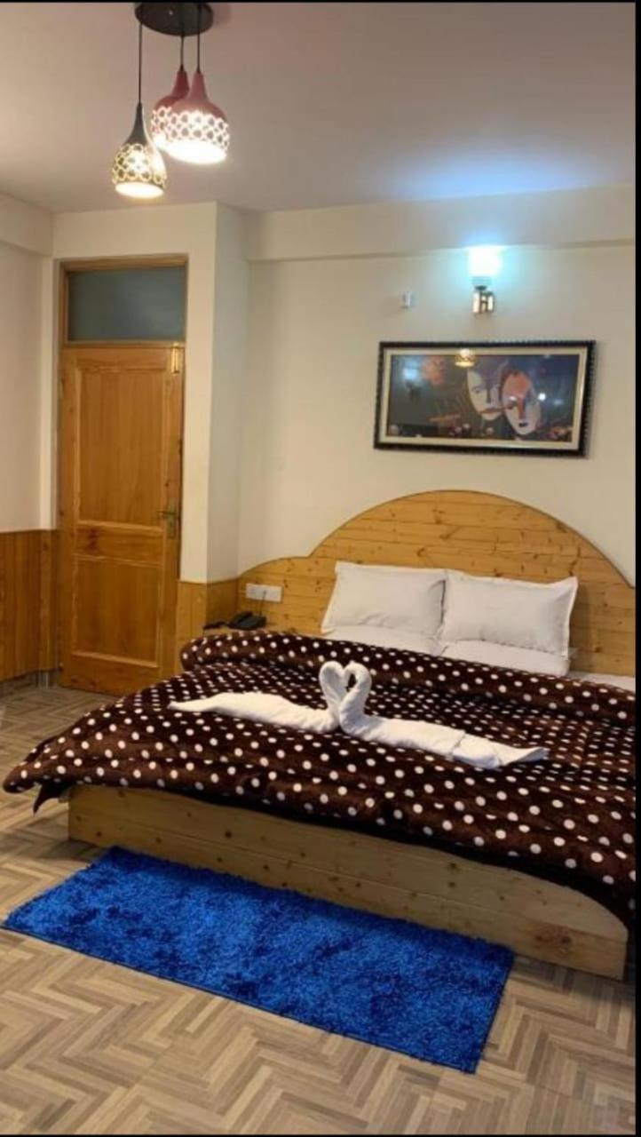 Hotel Hadimba Regency ! Free 4 Wheeler Parking ! Mountain View Rooms ! Near Mall Road Manali Exterior foto